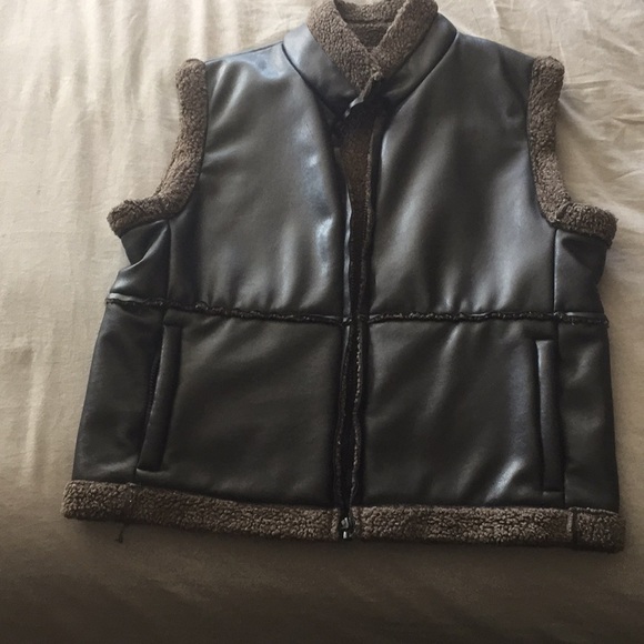 Black vest - Picture 1 of 4